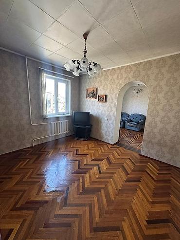 o store: Квартира 5 комнат, 2 ванны, кухня и лоджия В центре города, район — 2