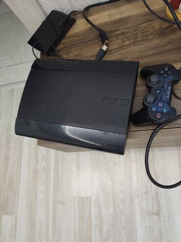 PS3 (Sony PlayStation 3): Sony playstation 3 500GB. Hec bir problemi yoxdu. Icinde esas