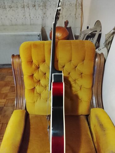 Gitare: Archtop akustična gitara sa F-otvorima - Telo: šuplje archtop telo sa — 2