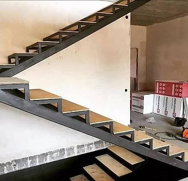 Деревянные лестницы: Деревянная лестница Для дома, Вид дерева: Грецский орех, Форма лестницы: Много-маршевая, Стиль: Классический — 7