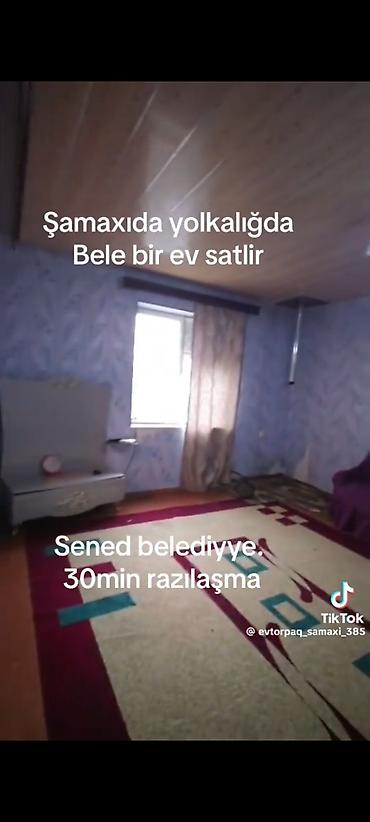 şamaxida evler: Şamaxıda, yol kənarında yerləşən ev satılır. Xüsusiyyətlər: - Rahat — 1
