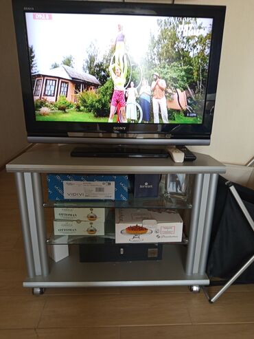 82 ekran smart tv wifi: Yaxsi veziyyetde televizor satilir.uzerinde televizor altligida