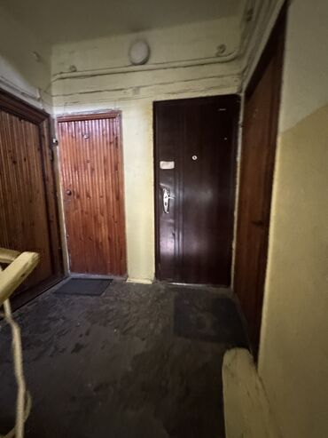 квартиры боконбаева: 2 комнаты, 41 м², Хрущевка, 2 этаж, Старый ремонт