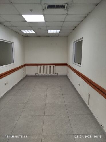 Офисы: Сдаю Офис, 18 м², В бизнес центре, 1 линия