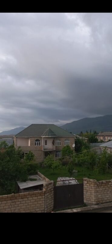 zaqatala satilan evler 18000 azn: 6 otaqlı, 310 kv. m, Kredit yoxdur, Orta təmir