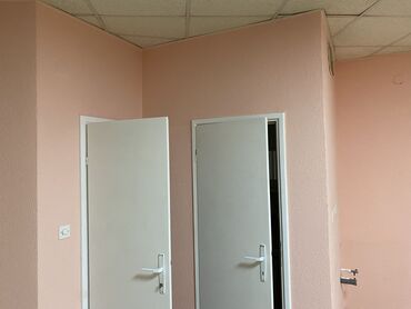 Poslovni prostor: Izdajem posl. Prostor u Krusevcu ulica Vidovdanska u povrsini od 40 — 4