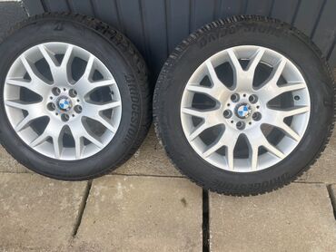 Gume i felne: Felne sa promerom rupe 5*120 mislim da su za bmw X5.Pasu na zadnjini — 3
