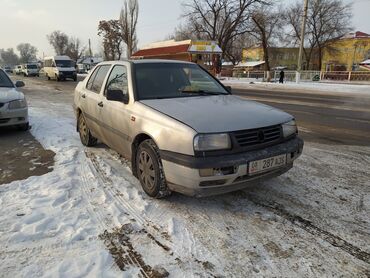 машина passat: Volkswagen Vento: 1992 г., 1.8 л, Механика, Газ, Седан