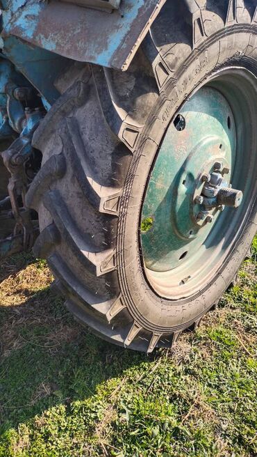 Traktorlar: Taraktor saz vəziyətdədir hecbir prablemi yoxdur 4 təzə təkər çapigi — 2