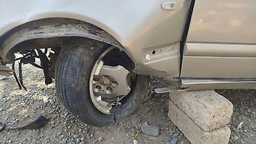ucuz masinlar kreditle: Mercedes-Benz E-Sinfi W210 sedan – ehtiyat hissələri üçün - Korpus: 4 — 10