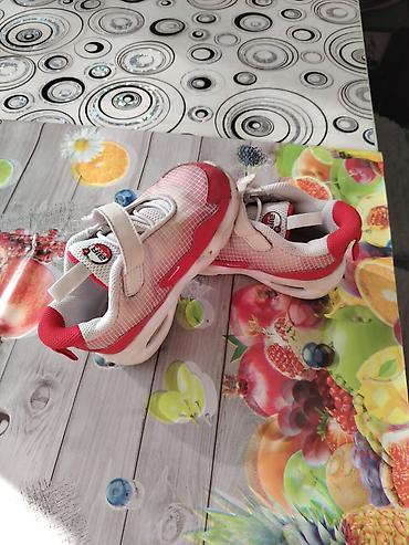 patike za tenis: Dečije patike Air (model sa vidljivim jastučićem u đonu), bela osnova — 1