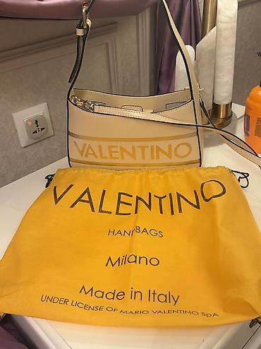 Çantalar: Valentino bej çiyin/ əl çantası - Minimalist, kompakt siluet – — 4