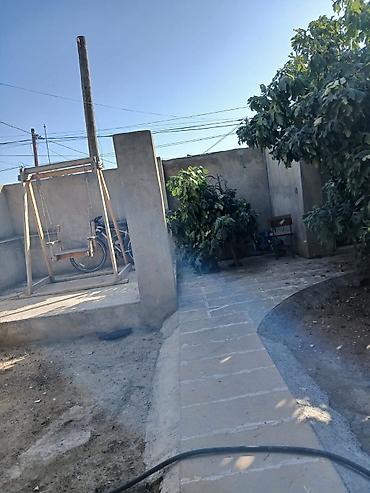 razinde evlər: Razində Komsomol kruquna yaxın. kommunal qiymətin içində. otdenli — 4