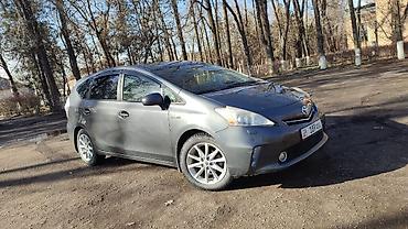 Toyota: Toyota Prius: 2012 г., Гибрид, Универсал — 1