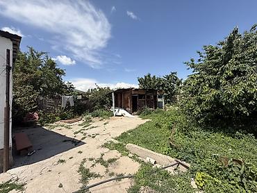 район ленинский: 🏡 Продаётся дом в г. Каракол! 📍 Адрес: ул. Московская, угловой участок — 5