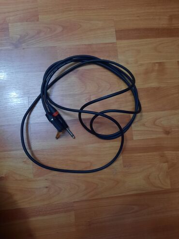 Саз: Musiqi alətləri üçün kabel uzundur təqribi 2 metrdən çox üstündə 3.5mm