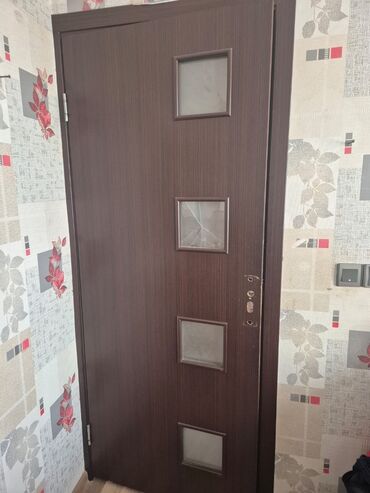 Mismarlar, şuruplar: Qapılar satılır. 3- də alınsa, ümumi 100 Manat. Təkcə Biri 35 Manat
