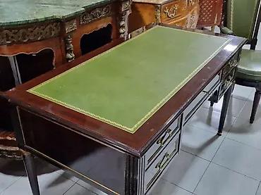 dupli lavabo sa ormaricem: Stilski pisaći sto 🪑 Sto u dobrom stanju 💰 Cena za sto: 1050€ — 3