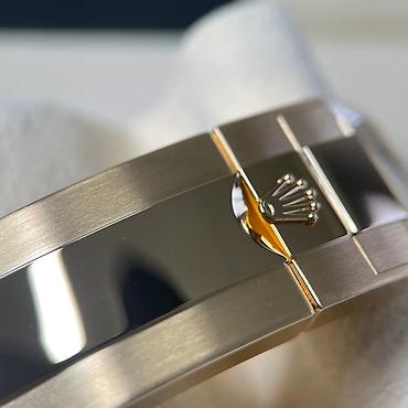 meta eynək: Rolex Submariner Date – 18 kt sarı qızıl, mavi siferblat və bezel — 3