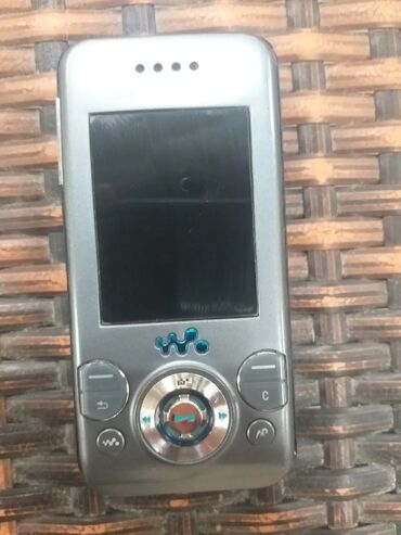 xperia play купить: Sony Ericsson W580i Walkman, Колдонулган, 2 ГБ, түсү - Күрөң, 1 SIM