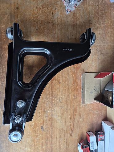 Auto delovi: Rame viljuska Reno Twingo 1 sa kuglom i gumeno‑metalnim čaurama - — 6