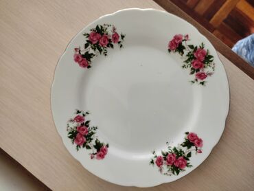 деревянная тарелка: Продаю набор из 12 тарелок. Фарфоровые, большие, плоские для второго