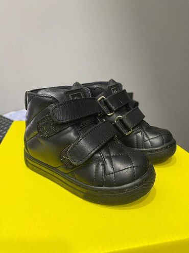 кроксы крокс crocs: Продаю кожаные ботинки от Minimen, размер 21 lalafo.kg да кроксы крокс crocs: Продаю кожаные ботинки от Minimen, размер 21