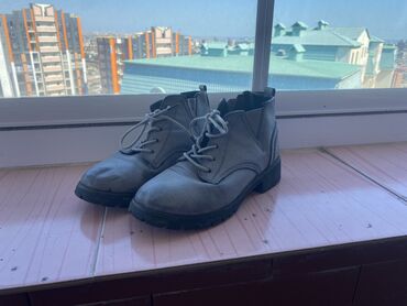 ağ çəkmələr: Qısaboğaz, Ölçü: 39.5, rəng - Boz, İşlənmiş