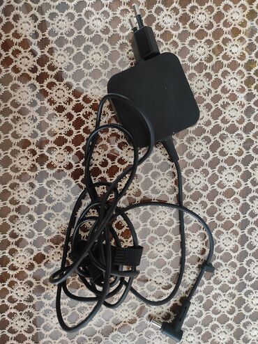 Səsgücləndiricilər, qulaqlıqlar və mikrofonlar: Asus adapteri (yeni) Input-100-240V-50-60Hz 1.2A Output-19.0V 2.37A