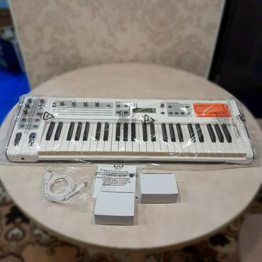 чехол для синтезатора: Продаю новую миди-клавиатуру/синтезатор M-audio VENOM, со встроенной