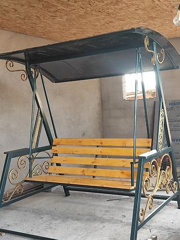 Садовые качели Металл, Со спинкой, С крышей at lalafo.kg Садовые качели Металл, Со спинкой, С крышей
