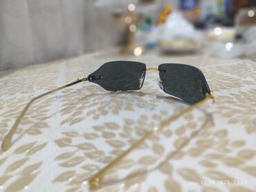 Eynəklər: Eynəklər 3 ceşit qalıb
Yalnız əlaqə saxlanilsin — 5