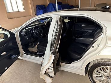 yan guzguler: Toyota Camry – ağ rəng, sedan, son nəsil •VİP TAKSİ XİDMƏTİ. Yerli və — 5