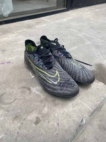 Krasofkalar və idman ayaqqabıları: Məhsul: Nike kramponlar üstündə Şahruddinin imzası var!
