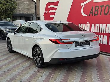 потолок на камри: Toyota Camry: 2026 г., 2.5 л, Вариатор, Гибрид, Седан — 6