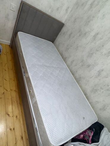 Divan və kreslo dəstləri: Təknəfərlik çarpayı
