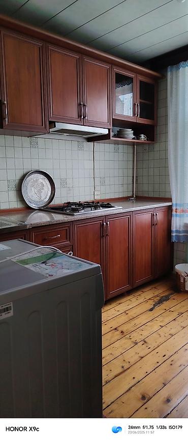 kıraye evler tap az: Kirayə üçün 2 otaqlı mənzil. Plan və sahələr: - Geniş zal: divan — 4