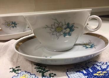 Наборы посуды: ДУЛЁВО! 2 сервиза! Сервантное хранение! В горошек-5 чашек+6 блюдец — 8