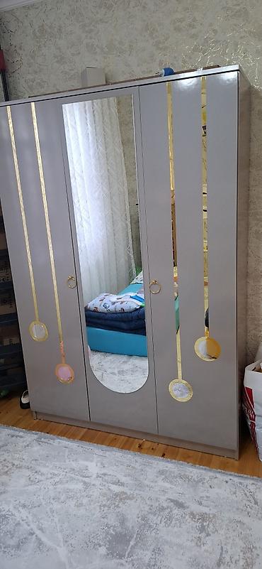 iwlenmiw tek kravat: Yeni kimidir. Coox az istifade olunub. 4-5 ay once alinib. Unvan — 1