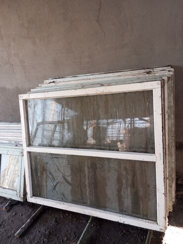 пластика окно: Деревянное окно, цвет - Белый, Б/у, Платная доставка