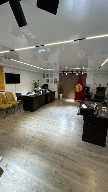помещение в тц: Сдаю Офис, 140 м², В жилом комплексе, С отдельной кухней, С отдельным входом, С отдельным сан узлом