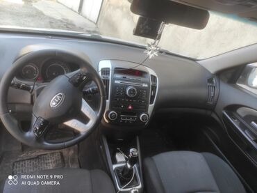 Kia: Kia Cee’d SW (universal) – gümüşü rəng Dövlət nömrə nişanı: 77-SK-794 — 17