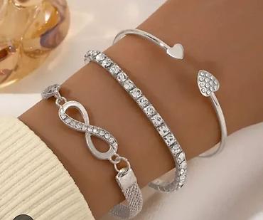Jewellery sets: Set od 3 ženstvenе narukvice – srebrni ton, cirkoni Set od 3 narukvice — 3