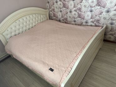 алюкобонд цена м2 бишкек: Элегантная кровать с высоким изголовьем и низким изножьем. Изголовье