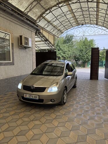жук ташуучу унаа: Toyota Corolla Verso: 2002 г., 2 л, Дизель, Универсал