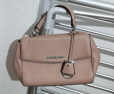 Torbe: T A Š N E 👜 👝 👝 Veliki izbor tasni od manjih do velikih Nike velika — 18