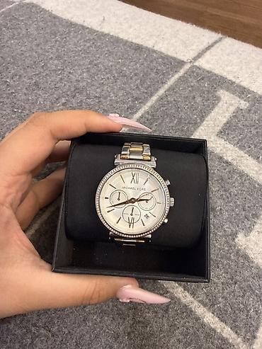 saat michael kors: Michael Kors qadın qol saatı - Korpus: metal, gümüş rəngli çərçivə — 2