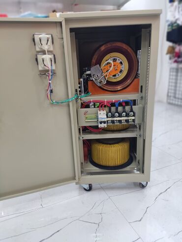giris qapisi: Stabilizator 3 faza, 220/110 V