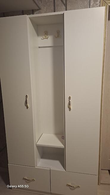 balkon şkaf: Ağ rengli dehliz dolabı. tecili satilir. istiyene endirim olunacaq — 2