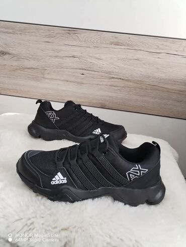 patike povoljno: Trainers, Adidas